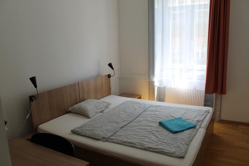 Capital Guesthouse Budapest Extérieur photo