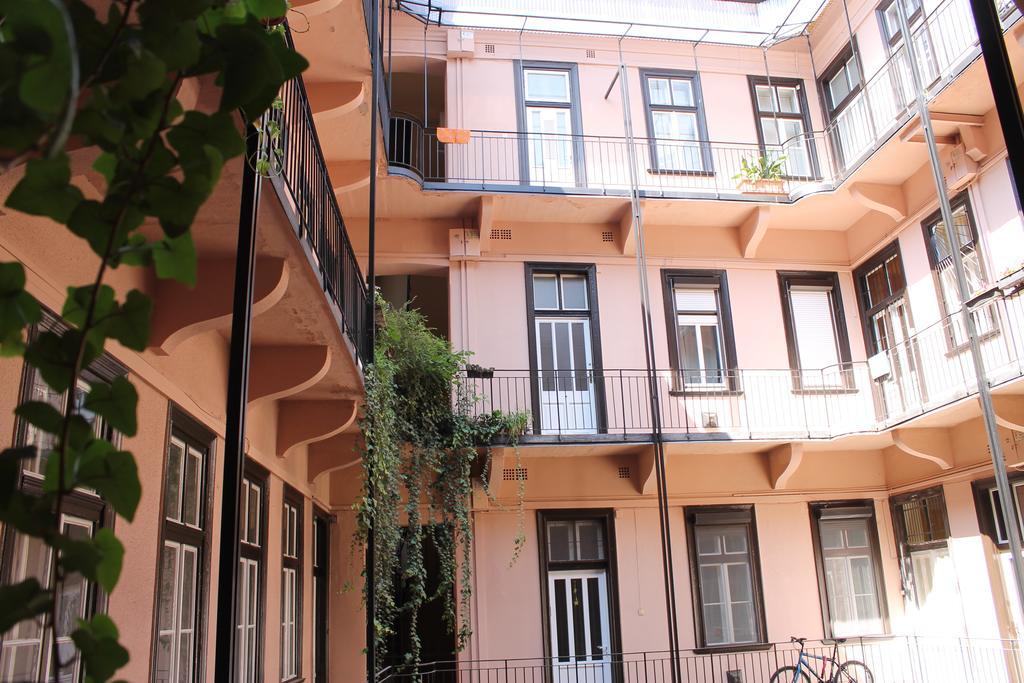 Capital Guesthouse Budapest Extérieur photo